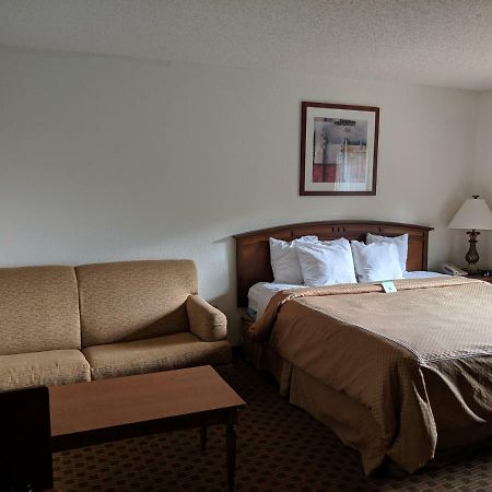 Boarders Inn And Suites By Cobblestone Hotels - Ripon Bagian luar foto