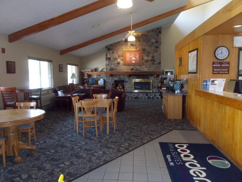 Boarders Inn And Suites By Cobblestone Hotels - Ripon Bagian luar foto