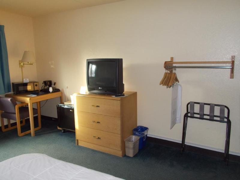 Boarders Inn And Suites By Cobblestone Hotels - Ripon Bagian luar foto