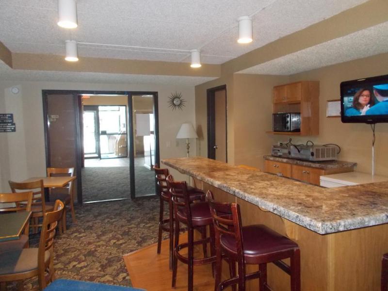 Boarders Inn And Suites By Cobblestone Hotels - Ripon Bagian luar foto