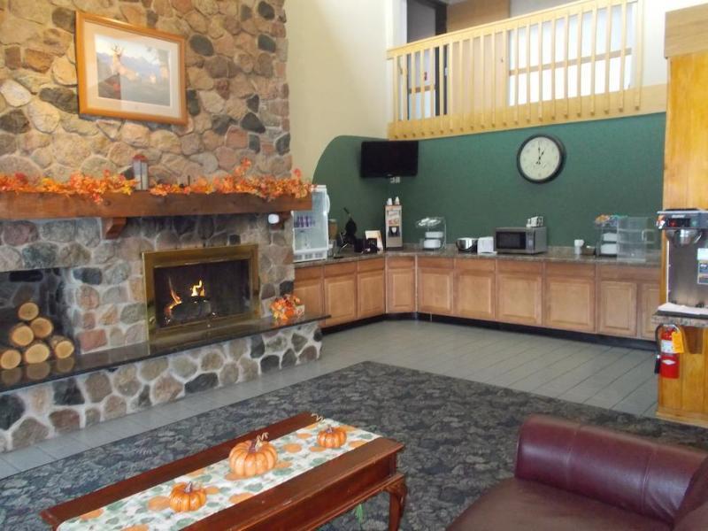Boarders Inn And Suites By Cobblestone Hotels - Ripon Bagian luar foto
