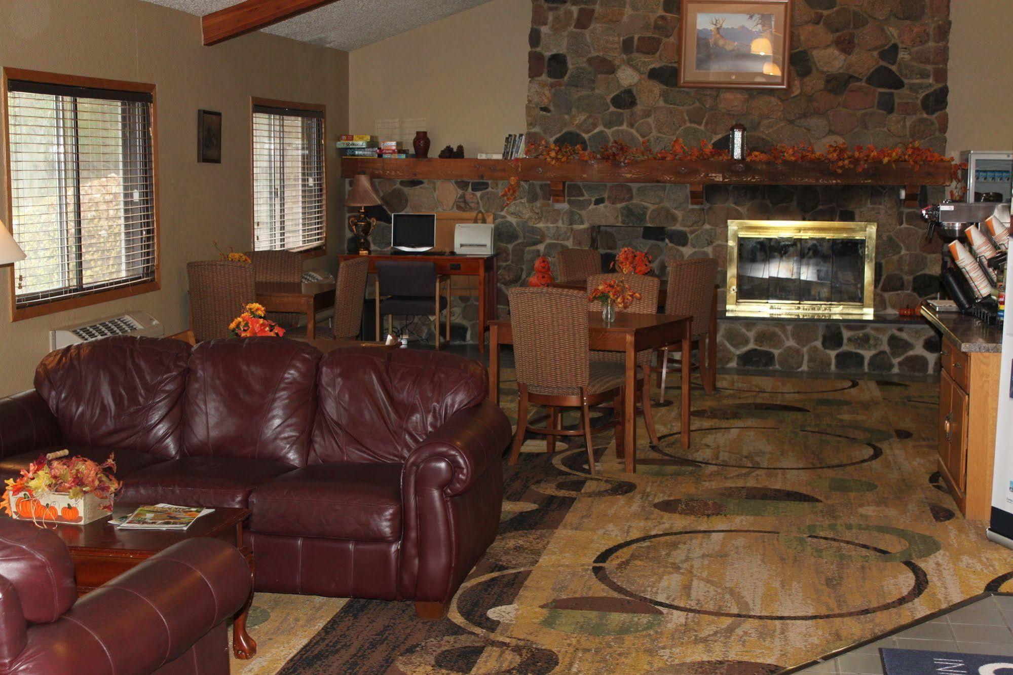 Boarders Inn And Suites By Cobblestone Hotels - Ripon Bagian luar foto