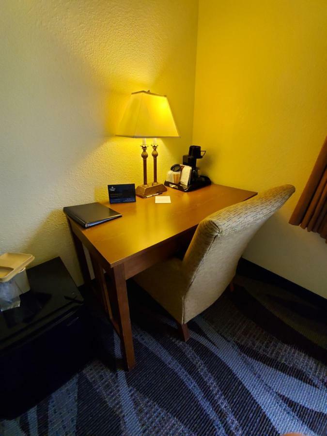 Boarders Inn And Suites By Cobblestone Hotels - Ripon Bagian luar foto