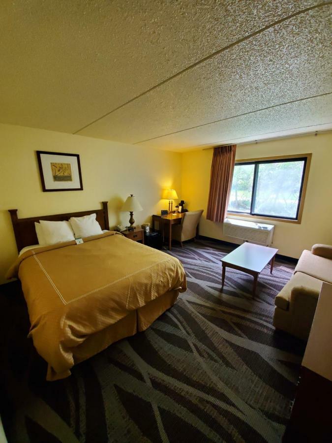 Boarders Inn And Suites By Cobblestone Hotels - Ripon Bagian luar foto