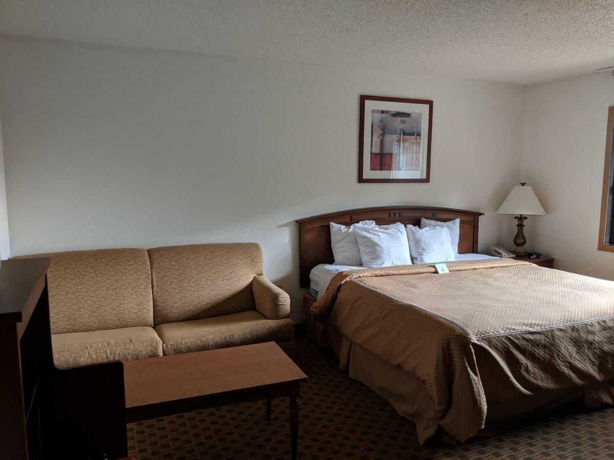 Boarders Inn And Suites By Cobblestone Hotels - Ripon Bagian luar foto