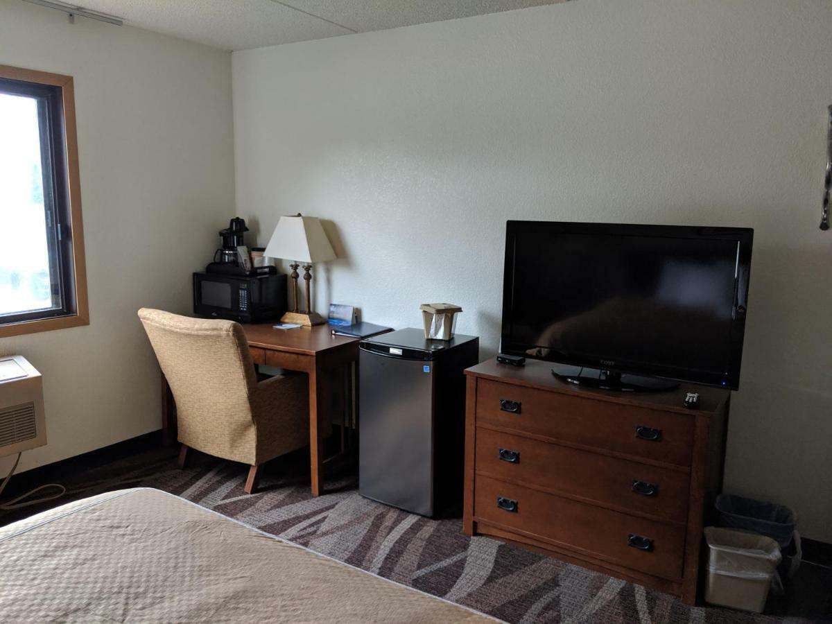 Boarders Inn And Suites By Cobblestone Hotels - Ripon Bagian luar foto